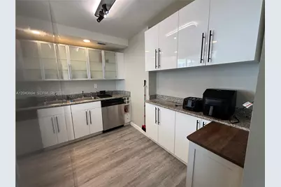 5838 Collins Ave #15H, Miami Beach, FL 33140 - Photo 9