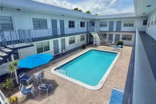 30 SE 4th Ave, Hallandale Beach, FL 33009 - Photo 9