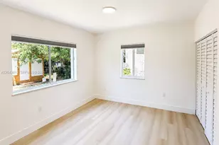 1627 N 28th Ct, Hollywood, FL 33020 - Photo 5