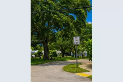 1627 N 28th Ct, Hollywood, FL 33020 - Photo 11