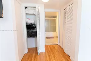 31 SE 5th St, Miami, FL 33131 - Photo 17