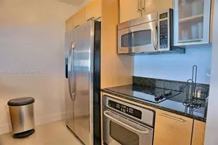 31 SE 5th St, Miami, FL 33131 - Photo 9