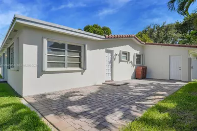 14375 Lake Candlewood Ct, Miami Lakes, FL 33014 - Photo 23