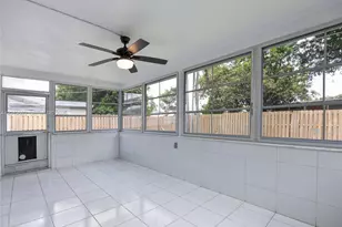 8571 NW 27th Pl, Sunrise, FL 33322 - Photo 11