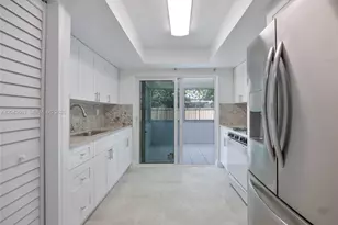 8571 NW 27th Pl, Sunrise, FL 33322 - Photo 9