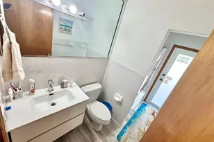 18701 Wentworth Dr, Hialeah, FL 33015 - Photo 25