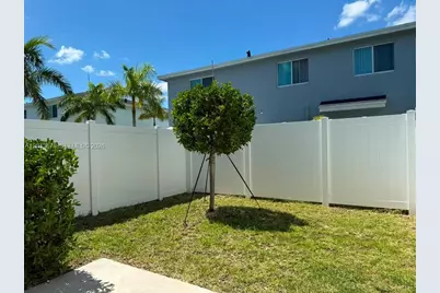 1057 NW 5th St #1057, Florida City, FL 33034 - Photo 5