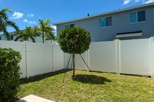 1057 NW 5th St, Florida City, FL 33034 - Photo 5