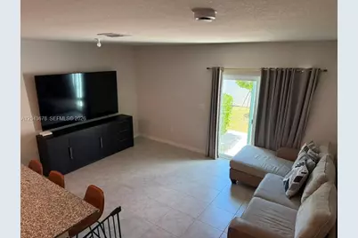 1057 NW 5th St #1057, Florida City, FL 33034 - Photo 3