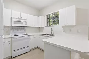 2728 NE 3rd Ct, Homestead, FL 33033 - Photo 9