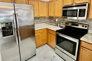 8805 W 35th Ave, Hialeah, FL 33018 - Photo 9