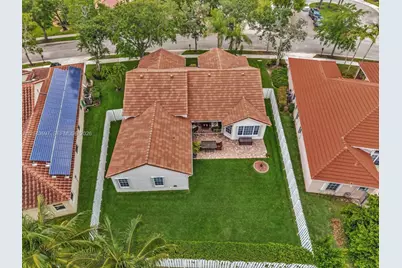 639 Verona Pl, Weston, FL 33326 - Photo 9