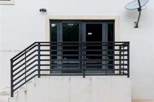 4538 SW 1st St, Miami, FL 33134 - Photo 9