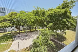 320 NE 12th Ave, Hallandale Beach, FL 33009 - Photo 15