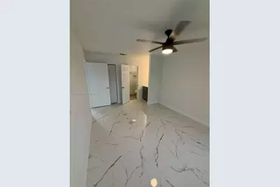 8945 NW 114th St #1, Hialeah Gardens, FL 33018 - Photo 5