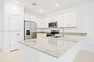 6007 Coralberry St, Haverhill, FL 33415 - Photo 9