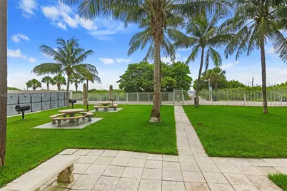 6061 Collins Ave #8F, Miami Beach, FL 33140 - Photo 15