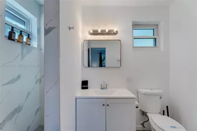 820 SW 26th Rd, Miami, FL 33129 - Photo 17
