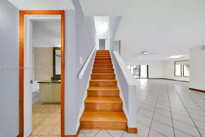 19408 W Lake Dr, Hialeah, FL 33015 - Photo 21