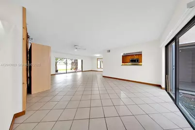 19408 W Lake Dr, Hialeah, FL 33015 - Photo 7