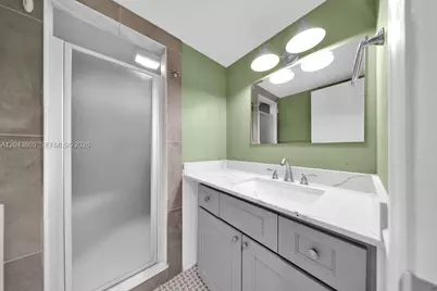 19408 W Lake Dr, Hialeah, FL 33015 - Photo 33