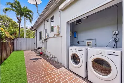 2360 SW 2nd St, Miami, FL 33135 - Photo 23