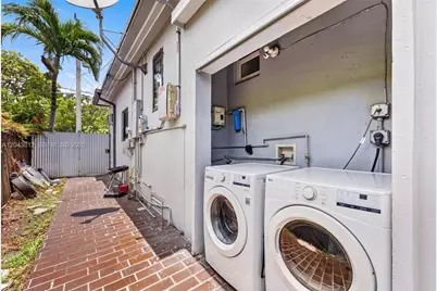 2360 SW 2nd St, Miami, FL 33135 - Photo 23