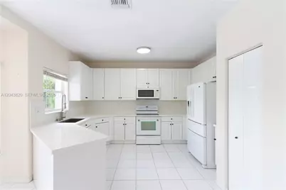 1473 SW 158th Ave, Pembroke Pines, FL 33027 - Photo 15