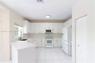 1473 SW 158th Ave, Pembroke Pines, FL 33027 - Photo 15