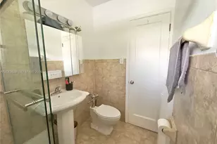 836 10th St, Miami Beach, FL 33139 - Photo 23