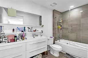 300 S Biscayne Blvd, Miami, FL 33131 - Photo 15
