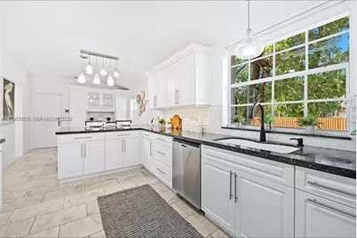 1056 Harrison St, Hollywood, FL 33019 - Photo 9