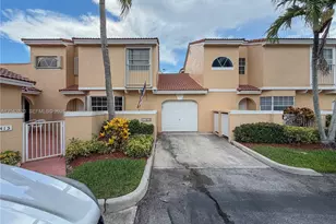 11415 Lakeview Dr, Coral Springs, FL 33071 - Photo 3