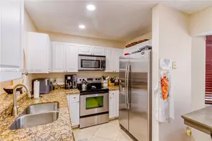 11415 Lakeview Dr, Coral Springs, FL 33071 - Photo 13