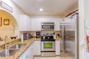 11415 Lakeview Dr, Coral Springs, FL 33071 - Photo 15