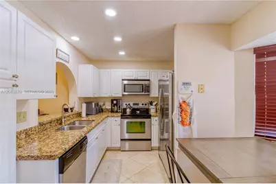 11415 Lakeview Dr #2-D, Coral Springs, FL 33071 - Photo 15
