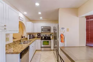 11415 Lakeview Dr, Coral Springs, FL 33071 - Photo 15
