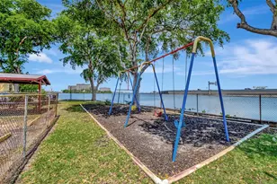 4805 NW 7th St, Miami, FL 33126 - Photo 15
