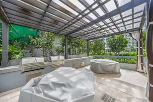 77 SE 5th St, Miami, FL 33131 - Photo 17