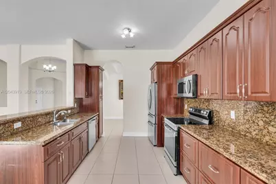 8757 NW 139 Ter, Miami Lakes, FL 33018 - Photo 13