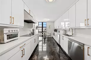 5500 Collins Ave, Miami Beach, FL 33140 - Photo 17