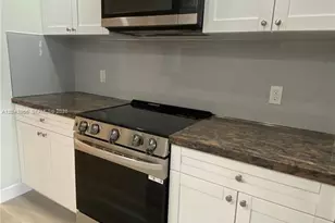 13800 SW 5th Ct, Pembroke Pines, FL 33027 - Photo 9