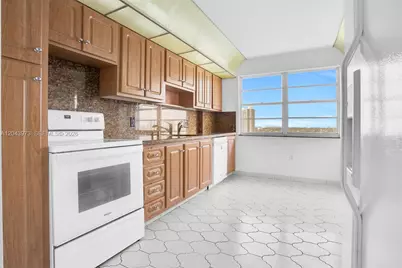 2851 NE 183rd St #1416E, Aventura, FL 33160 - Photo 7