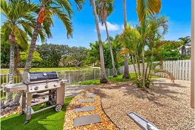 962 SW 93rd Ter, Plantation, FL 33324 - Photo 25