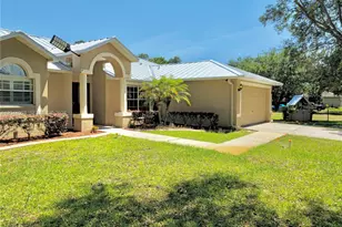 27015 Golden Meadow Dr, Other City - In The State Of Florida, FL 33544 - Photo 3