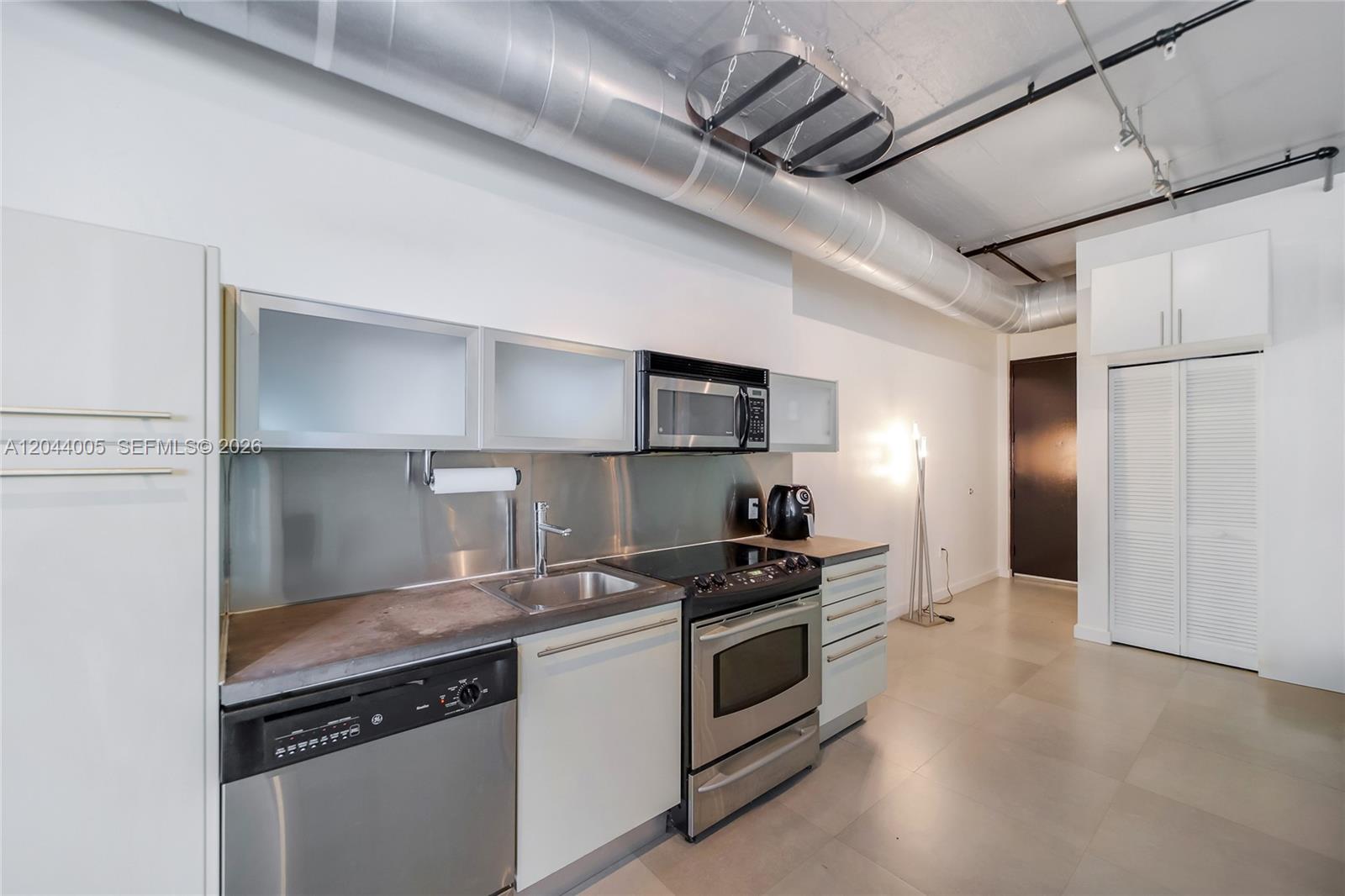 1700 Meridian Ave #310 - 1700 Meridian Ave #310, Miami Beach, FL 33139 Luxury Property | Jose Angel Pina