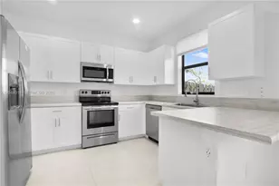 20610 NE 5th Pl, Miami, FL 33179 - Photo 7