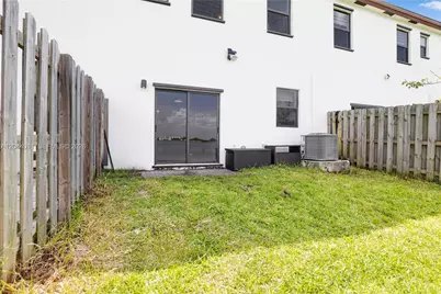 20610 NE 5th Pl, Miami, FL 33179 - Photo 23