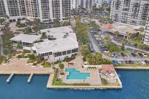 20281 E Country Club Dr, Aventura, FL 33180 - Photo 11
