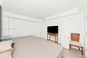 7501 E Treasure Dr, North Bay Village, FL 33141 - Photo 21